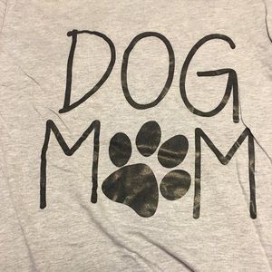 Dog mom graphic tee